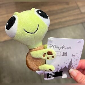 Disney Parks Finding Nemo Squirt Turtle Plush Magnet New with Tag